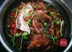 Illustration of how to stew fat fish head with pork belly 8