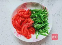 Illustration of how to stir-fry three shredded silkworms 3