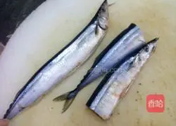 Illustration of how to make steamed saury with black bean sauce 1