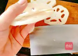 Illustration of how to make crispy lotus root box 3