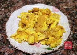 Illustration of how to make lettuce, fungus and scrambled eggs 8