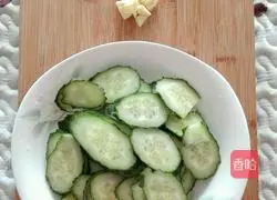 Illustration of how to make fried cucumber with fungus 3