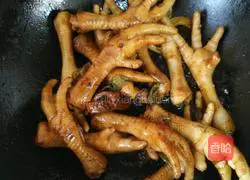 Illustration of braised chicken feet 7