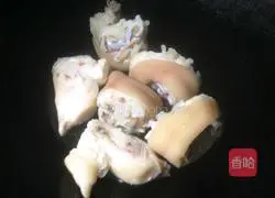 Illustration of how to make braised pig trotters with peanuts 8