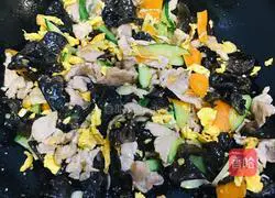 Illustration of how to make Mushu Pork 16