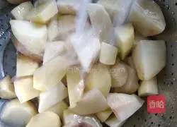 Illustration of how to make chicken legs stewed with potatoes 1