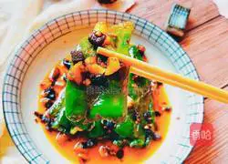 Illustration of how to make tiger skin pepper with lard residue 8