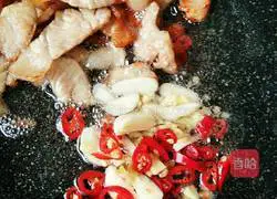 Illustration of how to cook twice-cooked pork with garlic moss 7