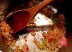 Illustration of how to make curry chicken rice 2