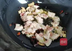 Illustration of how to make pancake twice-cooked pork 6