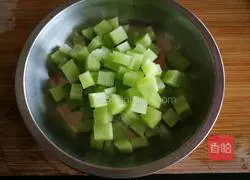 Illustration of how to stir-fry seasonal vegetables with bacon 2