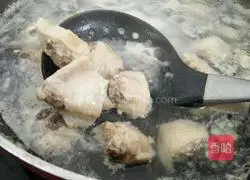 Illustration of how to make chestnut roasted chicken wings 3