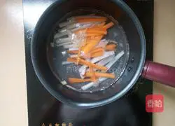 Fried rice wine Illustration of how to make a gold-woven bamboo sheng as a family banquet player 5