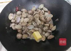 Illustration of how to steam clams with wine 3