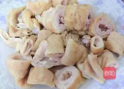 Illustration of how to make stir-fried large intestine 1