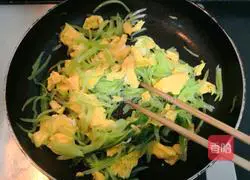 Illustration of how to make scrambled eggs with lettuce 20