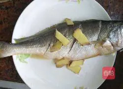 Braised yellow croaker recipe illustration 2