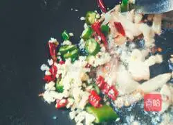 Illustration of how to make fried carrots and sprouts with bacon 4