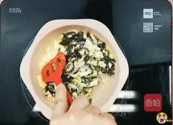 Illustration of how to make cod, seaweed and scrambled eggs 9