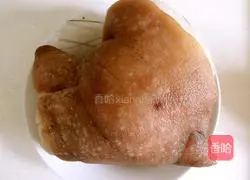 Illustration of braised wild boar knuckle 4