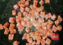 Illustration of how to make fried peas and sausage 7