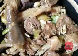 Illustration of braised goose with sauce 9