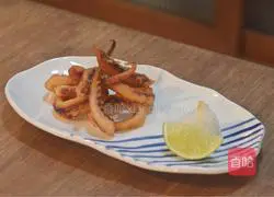 Illustration of how to make fried squid rings 9