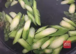 Illustration of Kuaishou Stir-fried Shrimp with Seasonal Vegetables and Asparagus 3