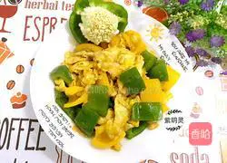 Fried eggs with colored peppers Illustration of how to do it 8