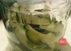 Illustration of how to make sweet and sour cucumber strips 5