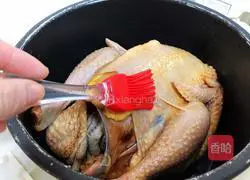 Illustration of how to make shredded chicken 6