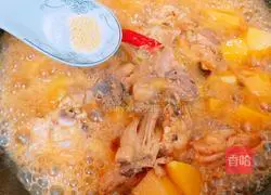 Illustration of how to cook chicken legs and potatoes 11