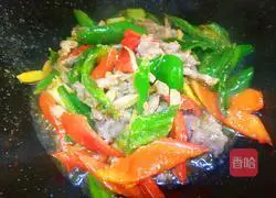 Illustration of how to make beef tenderloin with green pepper 12