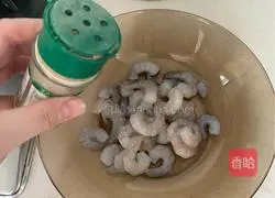 Illustration of how to make three-color shrimp 3