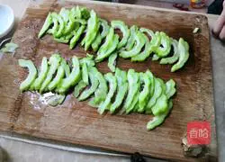 Illustration of how to make fried squid with bitter melon 1