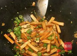 Illustration of how to stir-fry dried tofu 7