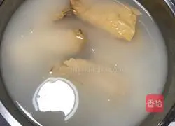 Illustration of how to make roasted pork with dried bamboo shoots 2