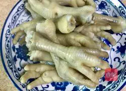 Illustration of braised chicken feet 6