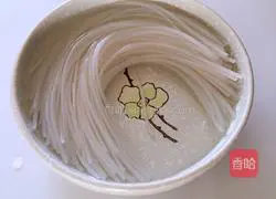 An illustration of how ants climb a tree 1