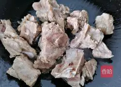 Illustration of how to make taro braised pork ribs 6