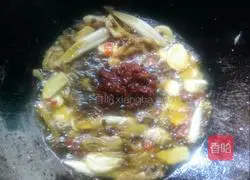 Illustration of how to make a basin of river fresh food 6