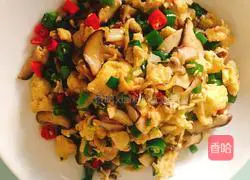 Illustration of how to make scrambled eggs with mushrooms 3