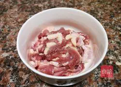 Illustration of how to make ginger-baked duck shreds 4