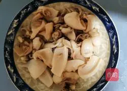 Illustration of how to make stir-fried squid with leeks 7