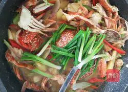 Illustration of how to make curry crab 8