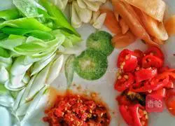 Illustration of how to stir-fry liver and kidney 3