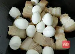 Illustration of how to cook pork with quail eggs 7