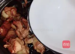 Illustration of how to make stewed chicken with fungus 9