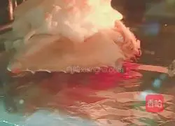 Illustration of how to make hibiscus crab bucket 11