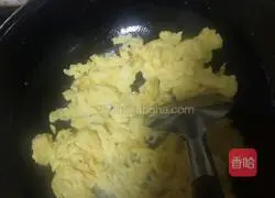 Illustration of how to make tomato scrambled eggs 3